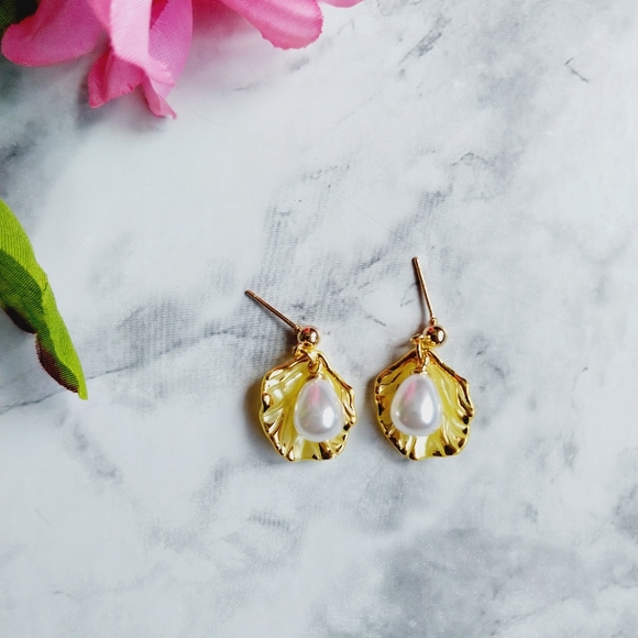 OpalGlaze Quartz Clay Faux Pearl Seashell Earrings - Picture 7 of 8